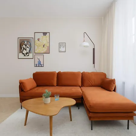 Elegant In Center By The Market By Renters *