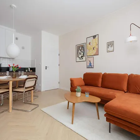 Elegant In Center By The Market By Renters