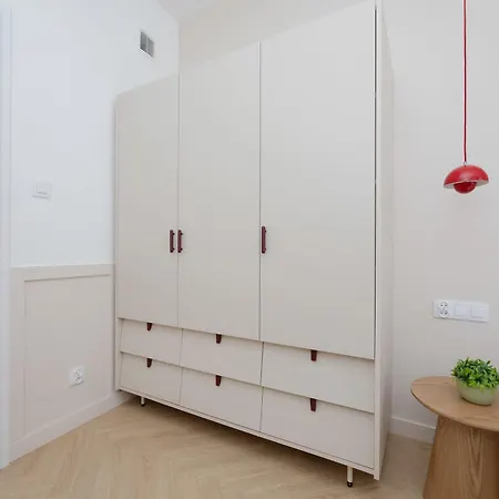Elegant In Center By The Market By Renters Apartamento *